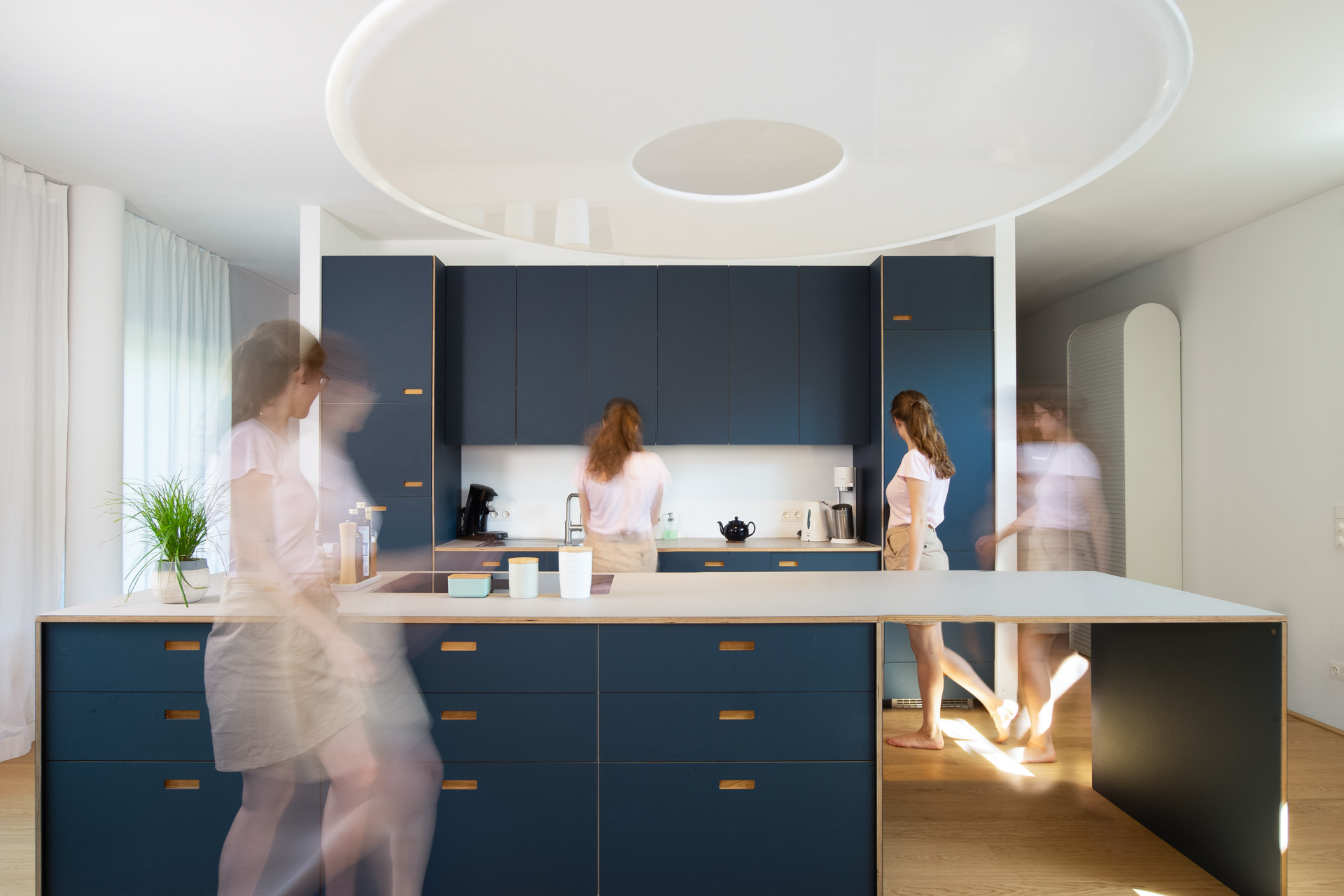 Interior Design - dunkelblaue Küche - Übersicht