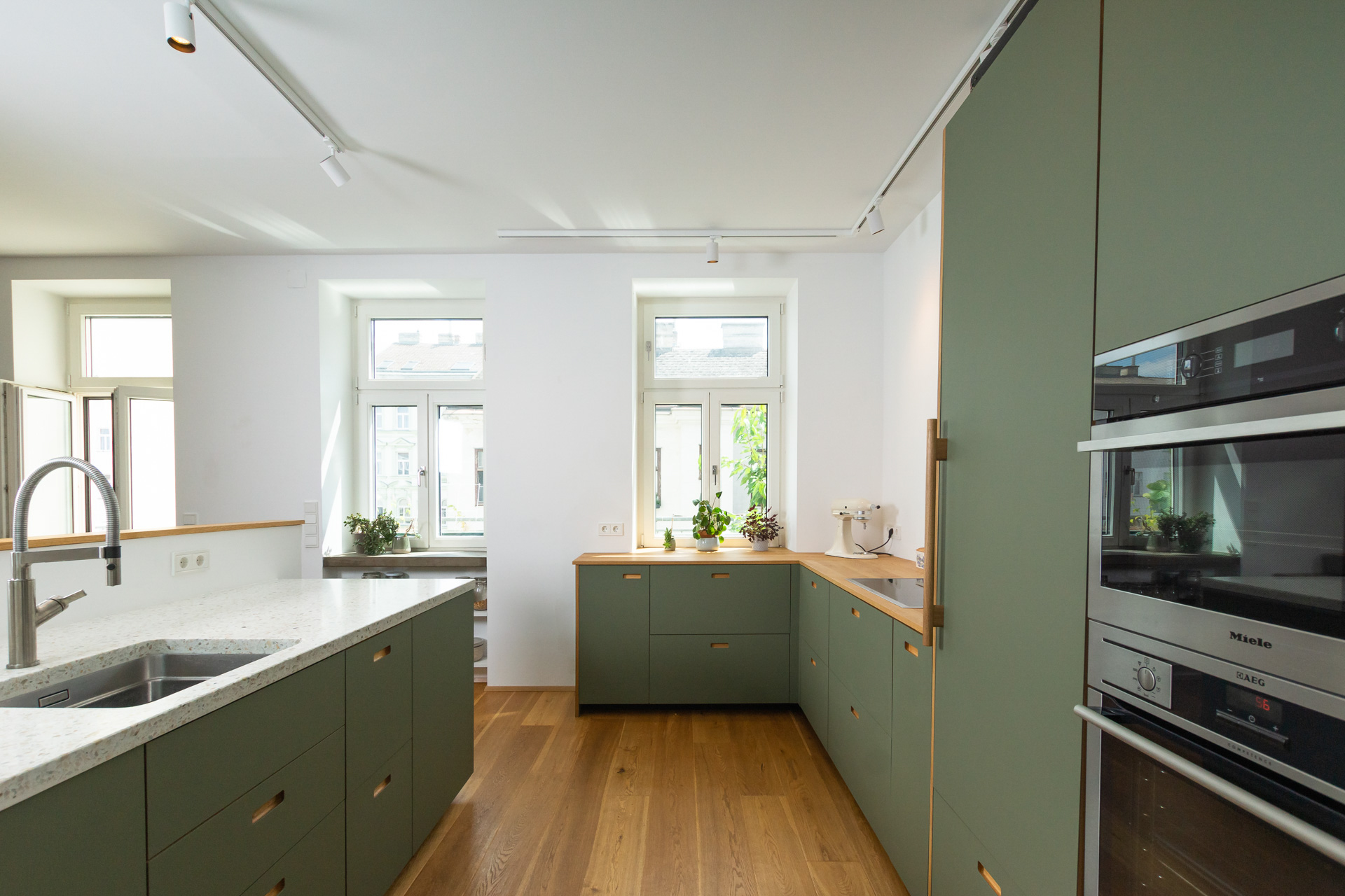 Interior Design - dunkelgrüne Küche - Übersicht
