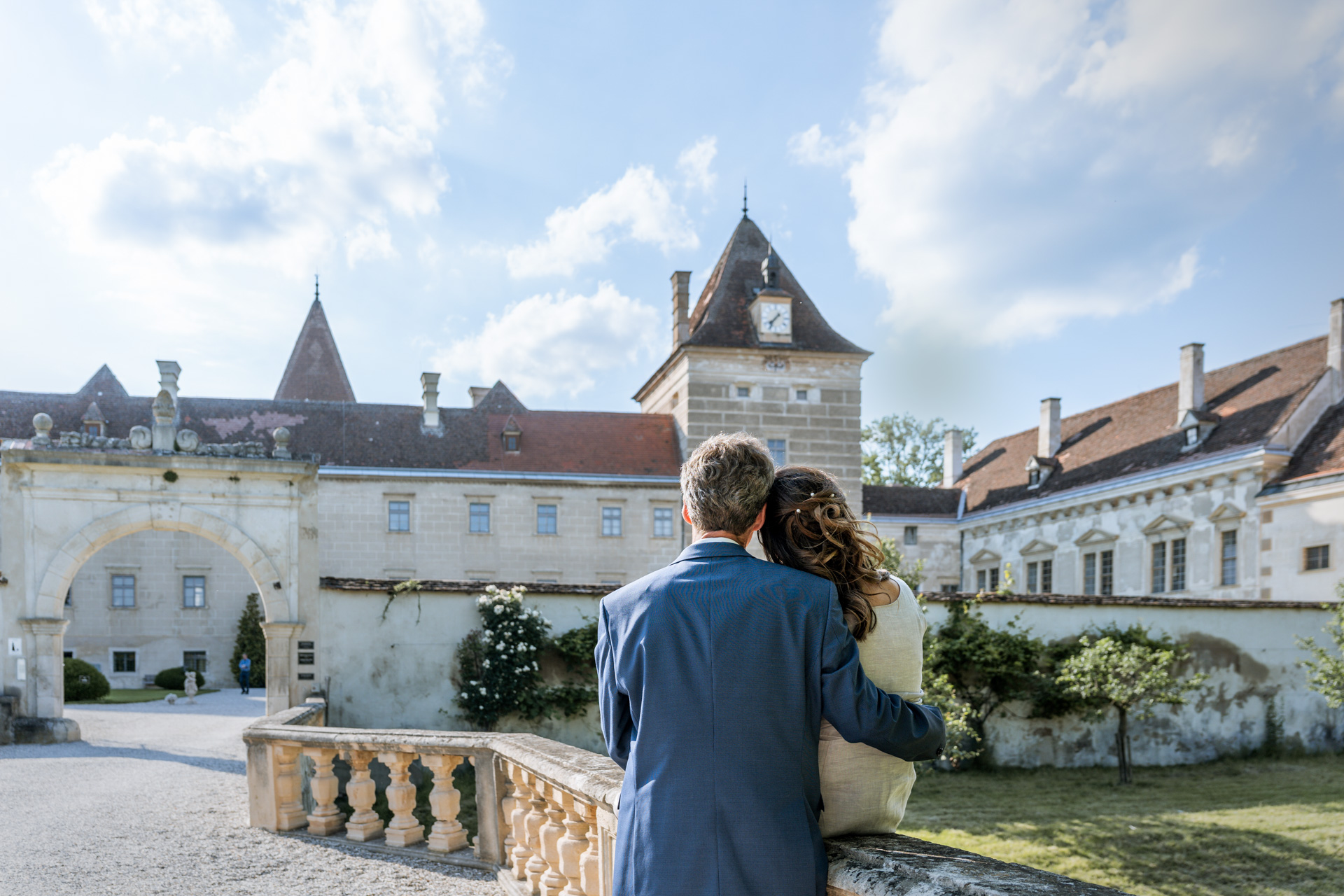 Hochzeitspaar mit Location